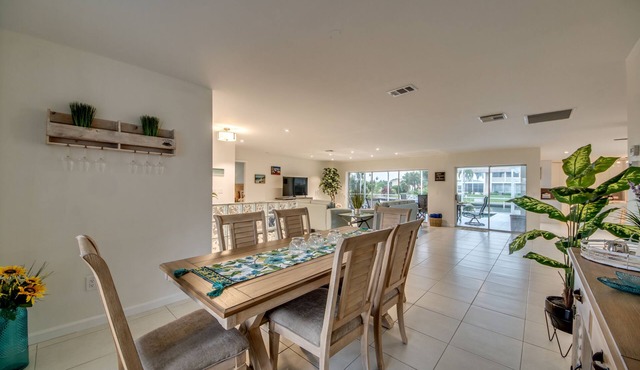 Dream vacation in Florida starts here at Villa CASA BIANCA in Cape Coral! in Cape Coral