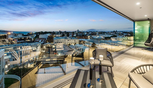 Edition Penthouse | Breathtaking Views | 6 Carpark in Auckland