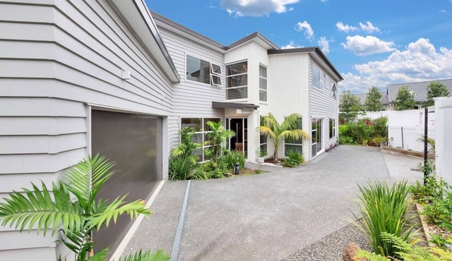 Elegant and Stylish Retreat in Leafy Epsom in Auckland Central Suburbs