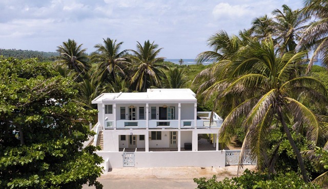 Endless Summer Beach House - Pool/Beach Access in Isabela