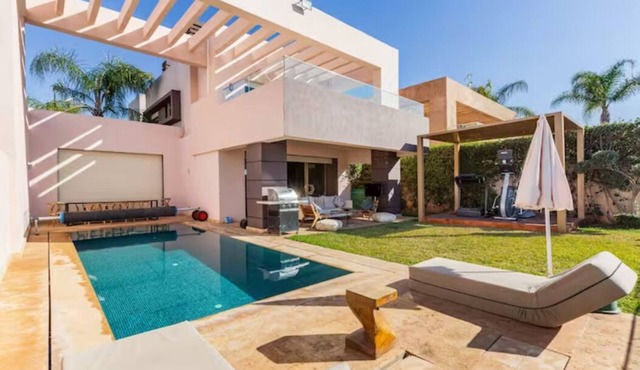 Escape to Luxury: 4 Bedroom Villa on Golf Course in Marrakech