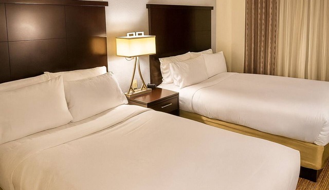 Family-friendly Accommodation! Pets Allowed, Free Breakfast! in San Bruno
