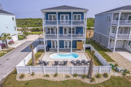 Forever Blue home in Pine Knoll Shores