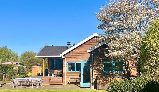 GARDENVILLA, 30 MIN FROM AMSTERDAM, 3 BDR + BIKES/AIRCO/PARKING in Zevenhoven
