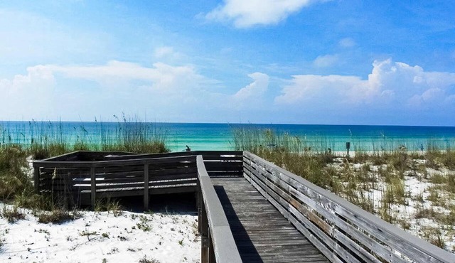 Gorgeous townhouse, plenty of space, family-friendly & close to everything in Pensacola Beach
