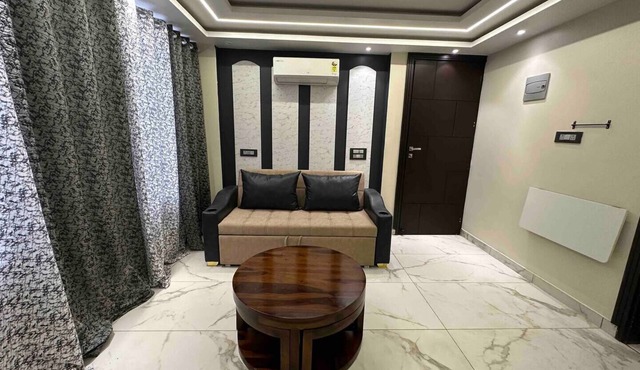 Himalayan Hideaway: 1 BHK Luxury Apartment in Rishikesh