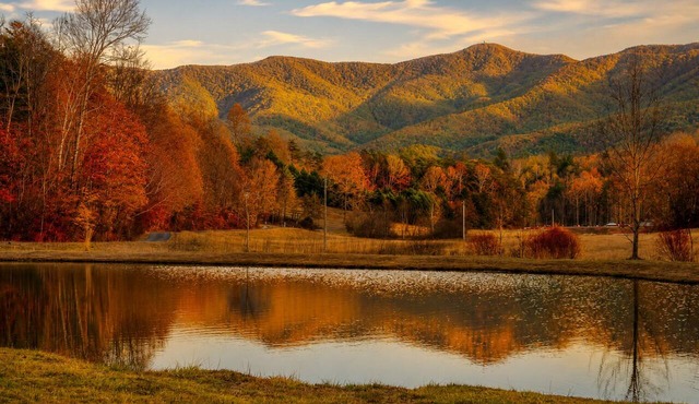 Historic Souther Country Inn - 11 BR Lodge Perfect for Get Togethers! in Blairsville