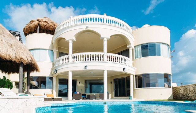 Immaculate Oceanfront Villa/10 min. from Tulum/Gated Street in tulum