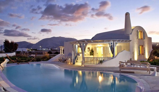 La Maison Villa with Large Private Pool - Accommodates 10 in SANTORINI