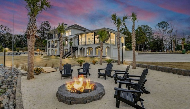 La Ventana Luxe Lake Retreat - Sleeps 16+ in Irmo