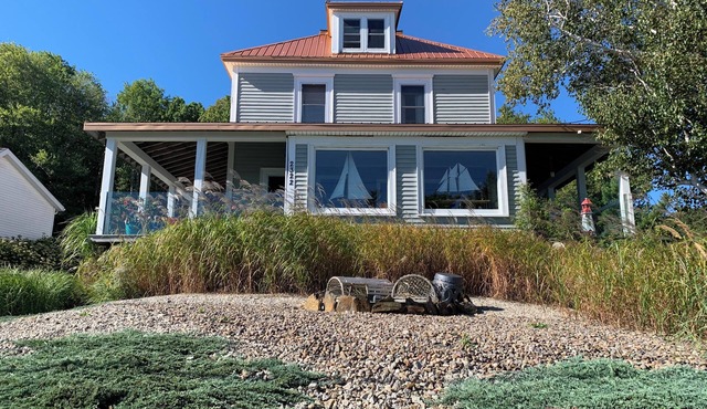 LaHaven Skippers Retreat Enjoy sweeping views and amazing sunsets on the river in Pleasantville