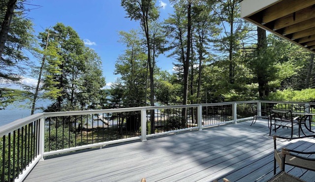 Lake Wallenpaupack Lakefront home - Sleeps 8+ w/Private Boat Dock! in Tafton