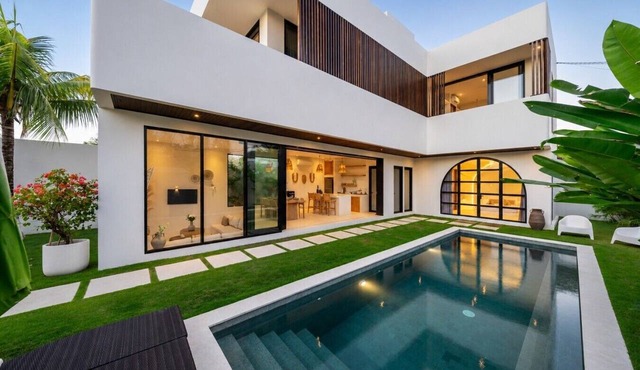 Large 3 Bedroom Villa in Prime Uluwatu with Pool and Free Airport Pickup in South Kuta