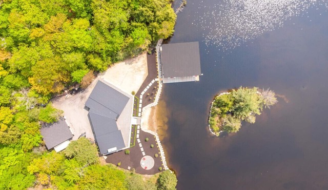 Lilypad Cove, Lake Muskoka in Port Carling