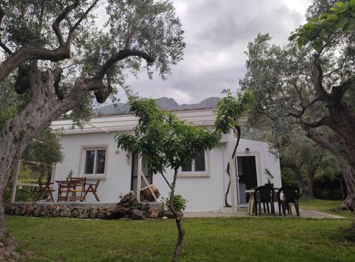 Liostasi Cottage in Kariotes
