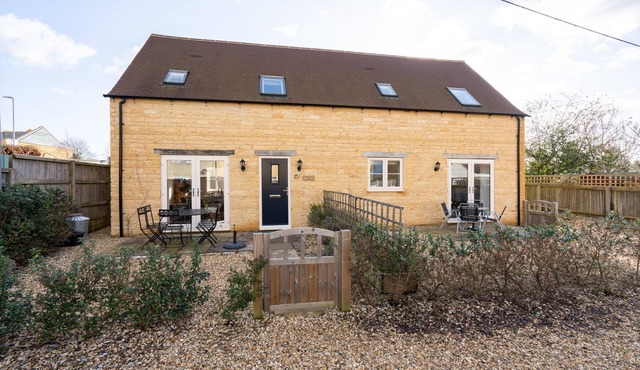 Lovely Cotswold holiday cottage within walking distance of restaurants/shops in Bourton on the Water