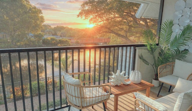 Lux Lakefront │Beach 3MIN Drive │ Resort Amenities │Pickleball │70" TVs │ Golf in Naples