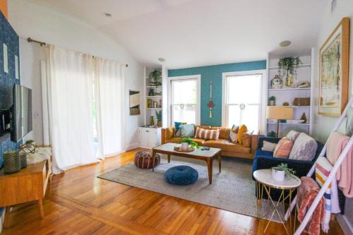 Luxurious Bohemian Bungalow in Lincolnville - Mins from Downtown! in St. Augustine