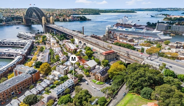 Luxury Colonial Terrace House in the Rocks in Millers Point