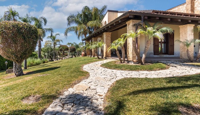 Luxury Garden - Two Bedroom Villa, Sleeps 6 in Gallina