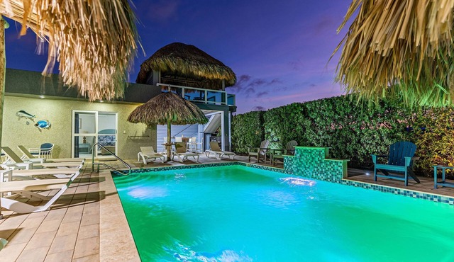 Luxury Modern Villa-Pool, Ocean View Deck, In/Outdoor Kitchen, 5min to the beach in Noord