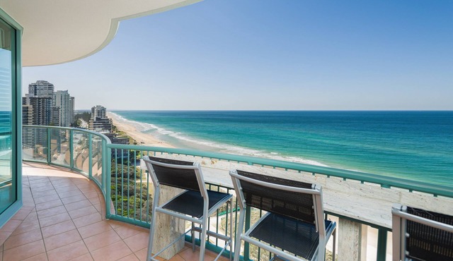 Luxury Oceanfront 3 Bedroom Platinum Sub-Penthouse in Main Beach