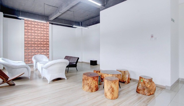 Luxury Twin Stay with Free WiFi and Parking in Solo