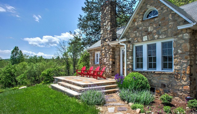 Maple Hill Collection | Cottage & Cozy Barn in Marion