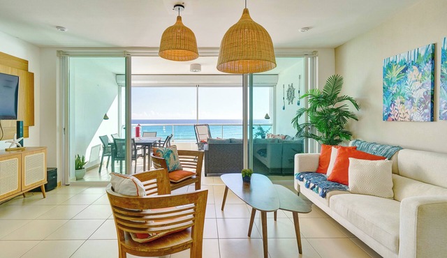Marbella | Beachfront Pool Full Kitchen in Juan Dolio