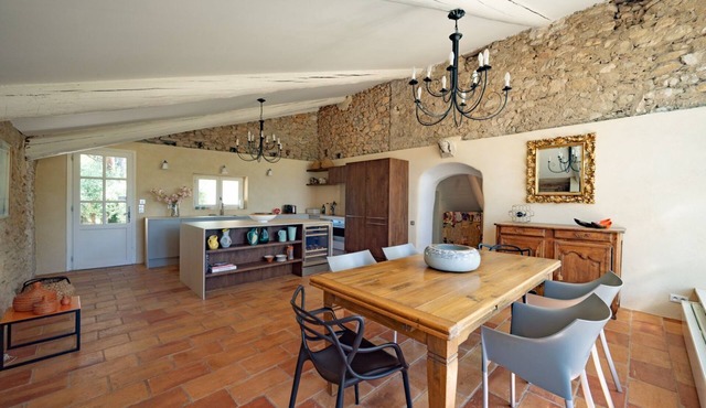 Mas Art et Soleil - Three Bedroom Villa, Sleeps 6 in Eygalières