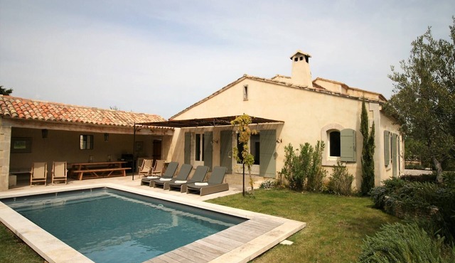Mas in Eygalières with Heated Pool in Eygalières