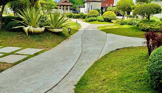 “Modern 1BR Condo – Steps from Beaches & Airport” in Lapu-Lapu