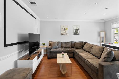 Modern and Elegant 4Br house Near Parks and BART in San Jose