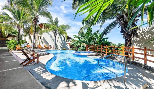 Modern Split-Level 2-Bedroom Condo with Pools, Terrace & Easy Beach Access in Coco