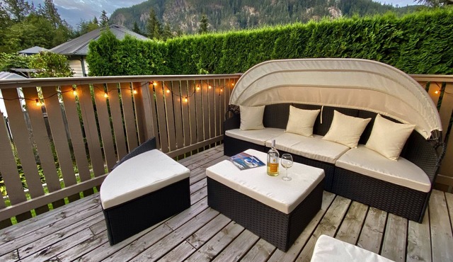 Mountain View 4 BDR Home in Squamish in Squamish