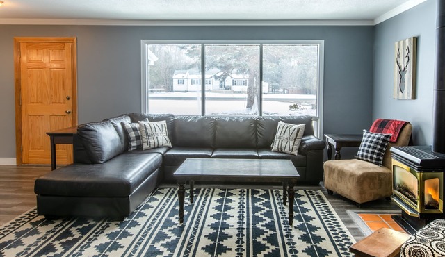 Mountain View 4BR Chalet with contactless entry - The Lake at Blue Mountains in Blue Mountains
