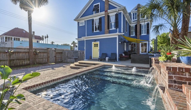 My Blue Heaven Luxe Beach🌞 Heated Pool 🌞 near Pier & Strand 🌞 2 King Beds 5 Star in Galveston