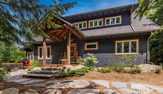 New Luxury! Family Perfect Getaway! Hot Tub! Sunset Views! in Algonquin Highlands (Dorset)