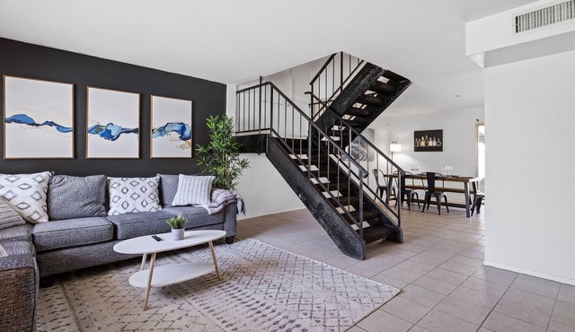 🌞NEW! Luxury King Beds | Walking Distance Old Town Scottsdale 🌵 in Scottsdale