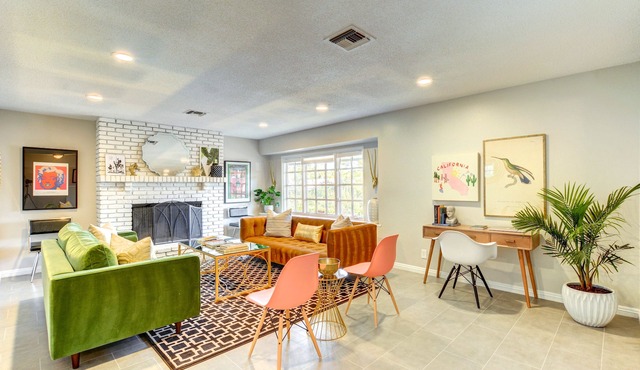 NEW! MID CENTURY LUXURY- AWARD WINNER- GAME ROOM/POOL 1ml to STRIP VIRTUAL TOUR in Las Vegas