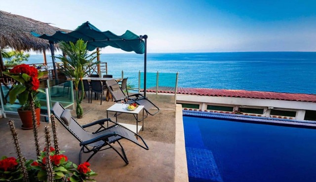 Oceanfront 5BR Up to 16 pax in Boca de Tomatlan