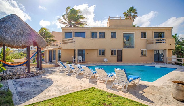Oceanfront villa, beautiful Caribbean views, pool and Wifi! in Akumal