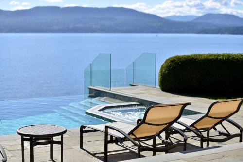 Oceanside Lodge Saanich Inlet by EMR Vacation Rentals in North Saanich