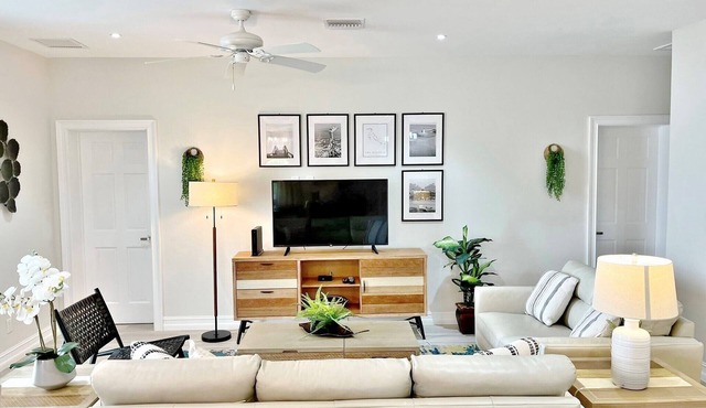 Palm Cay Resort Collection – Signature Poolfront Villa with Resort-Style Living in Nassau