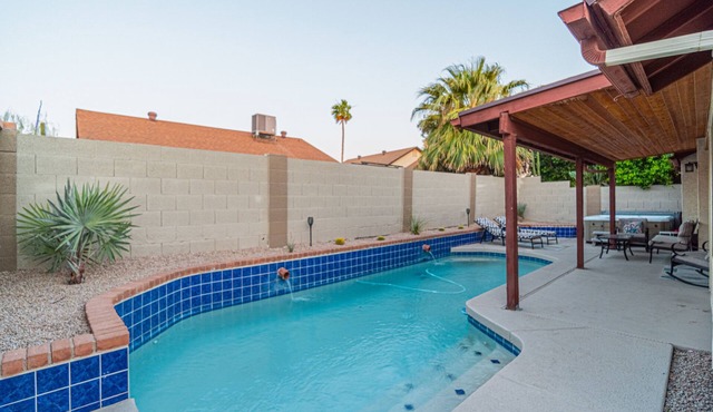 Perfect spot to enjoy the city, *heated pool, great outdoor spaces. in Scottsdale