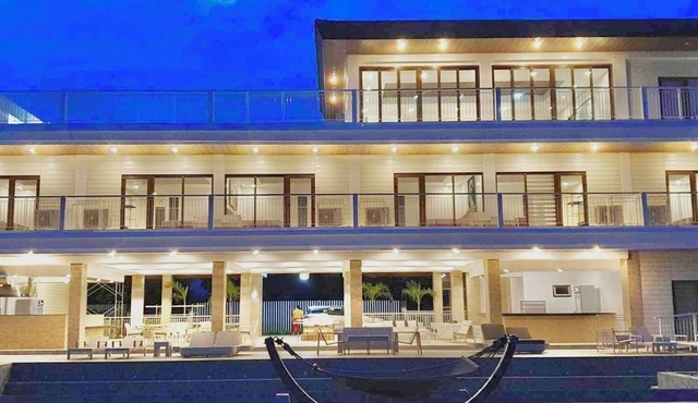Privé is a modern private 8-bedroom resthouse. A private sanctuary for everyone. in Lapu-Lapu City