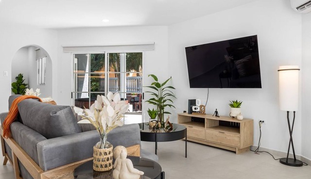 Renovated 2BR 2.5BA Eagle Beach SuperFood in Noord