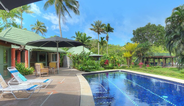 Riverfront estate, walking distance to everything, free WIFI, family friendly! in Pacific Harbour