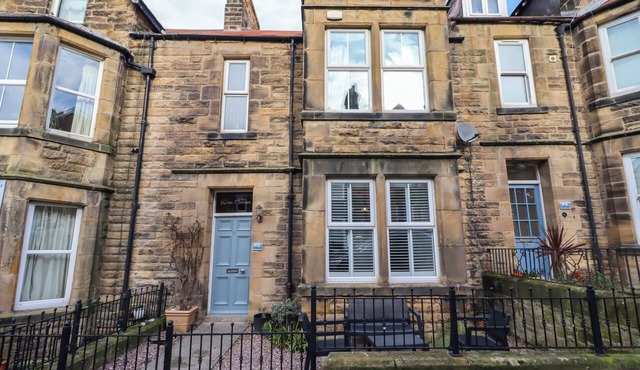 ROSE HOUSE, pet friendly, luxury holiday cottage in Alnmouth in Alnwick