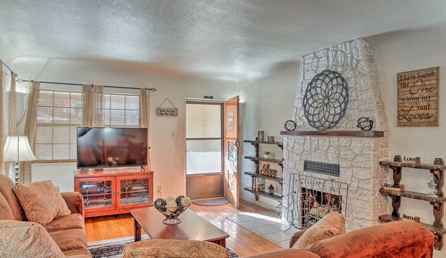 Ruidoso 'Lil Mountain Getaway' w/Golf Course View in Ruidoso